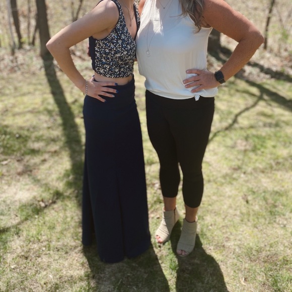 Color: Navy blue Brand: TLC say yes to the prom. Size: 7/8 altered to fit 2/4. - Picture 4 of 4